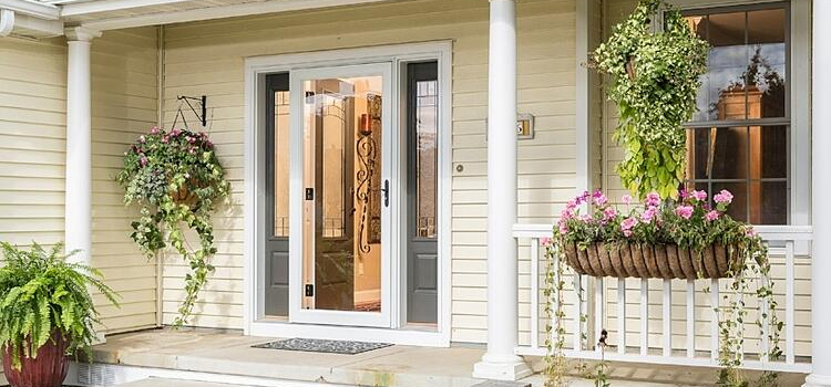 screen door installation in El Rio