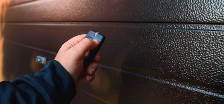 automatic door opener with remote control in El Rio